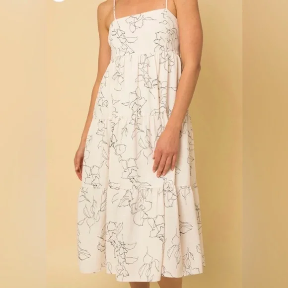 Gilli White and Black Floral Maxi Dress - Picture 5 of 9